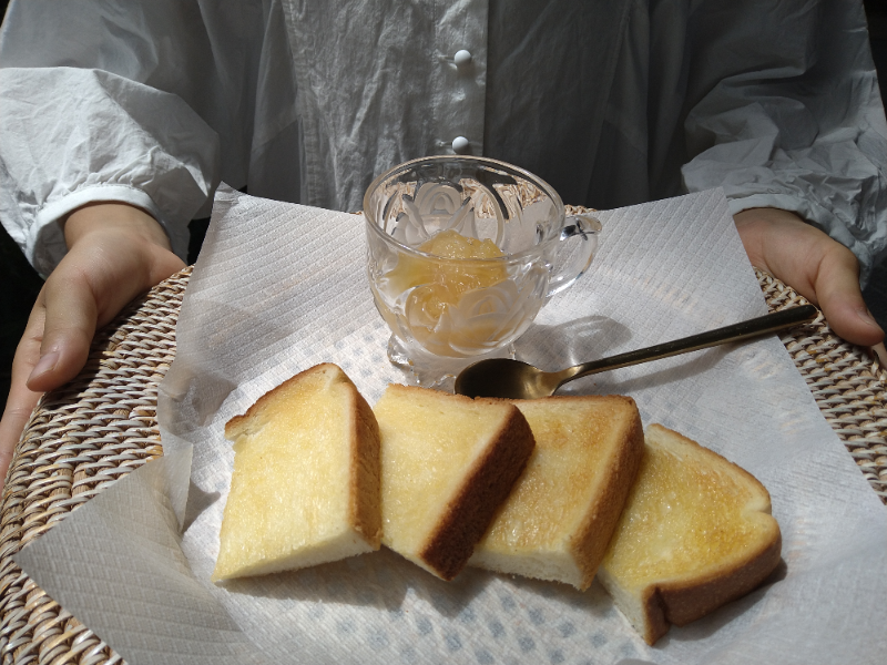 自家製リンゴジャムと焼きたてトースト